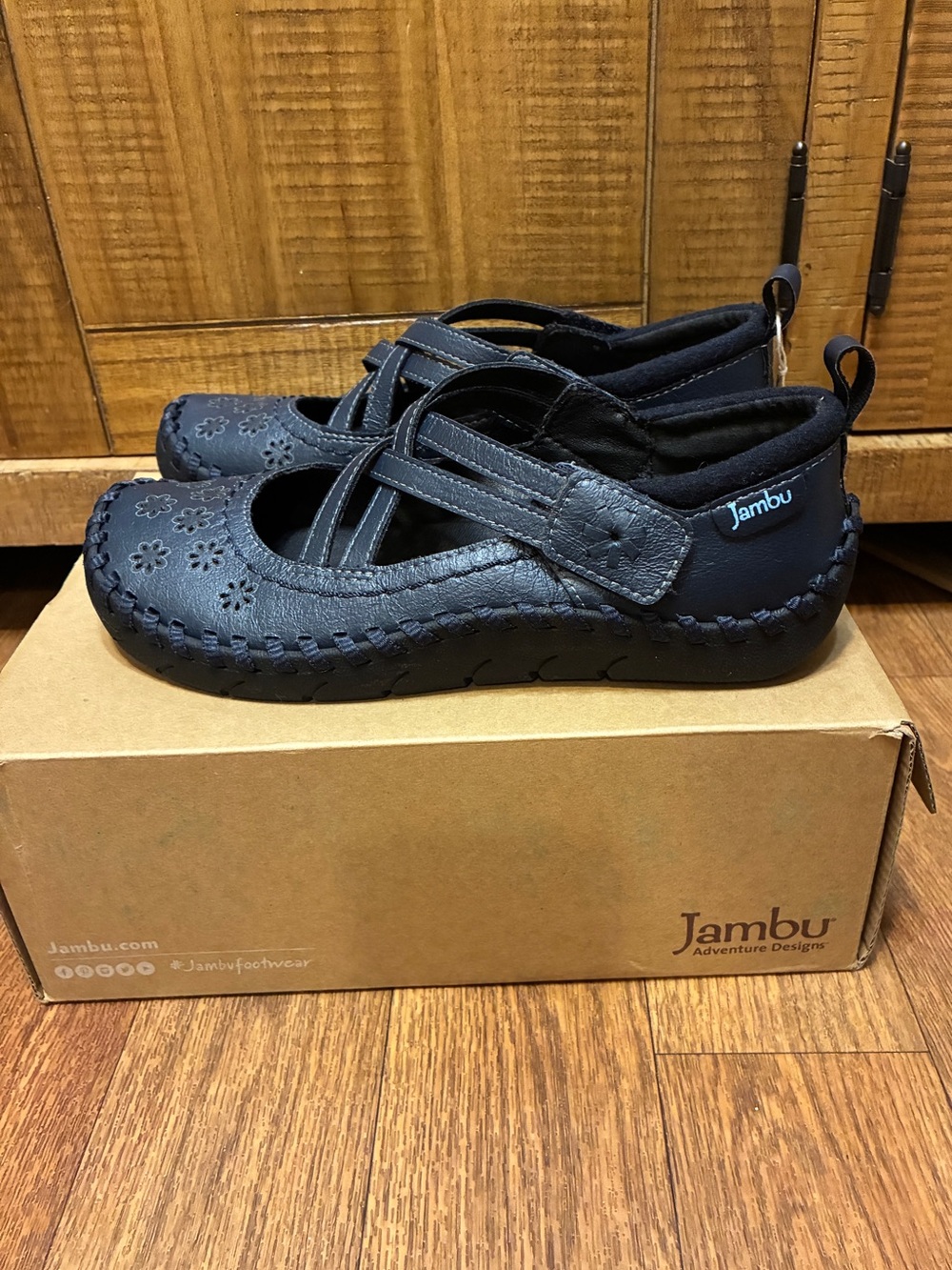 Women’s Jambu Adventure Designs Floral Mary Jane Sandals Navy Blue Size 6 NWT